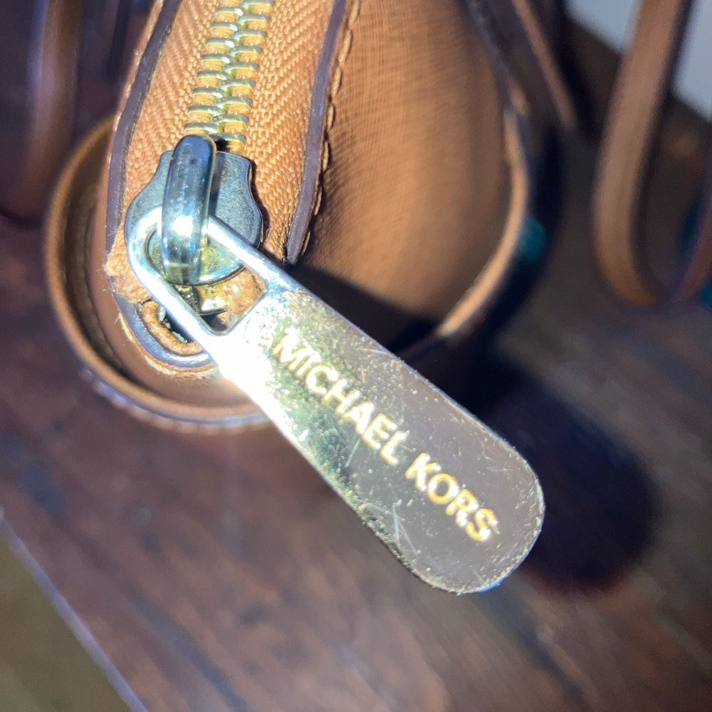 Michael Kors Tan Saffiano Leather Tote with Gold Logo Charm - Picture 6 of 9